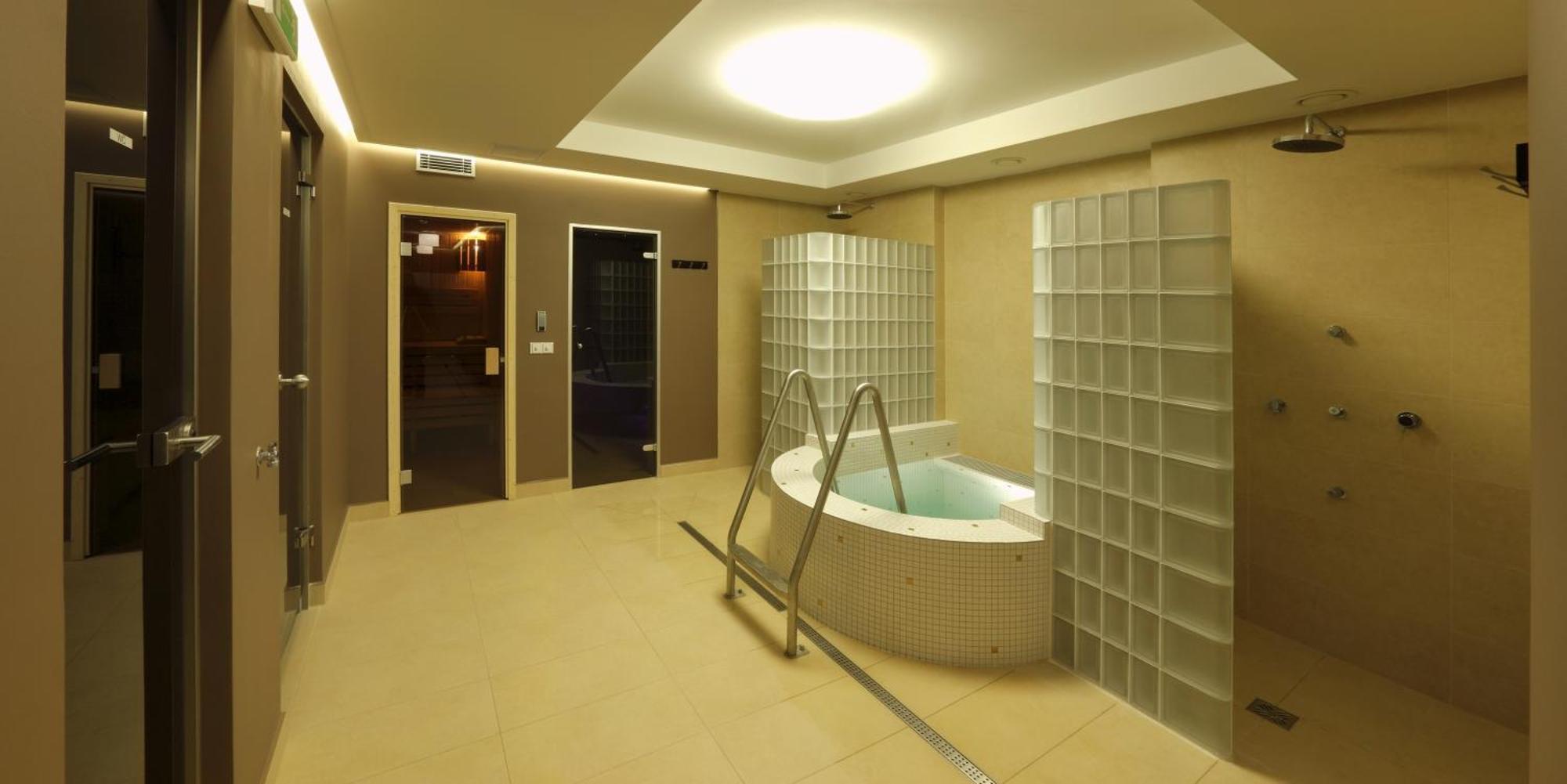 Esmarin Wellness Hotel Mníšek pod Brdy Екстериор снимка
