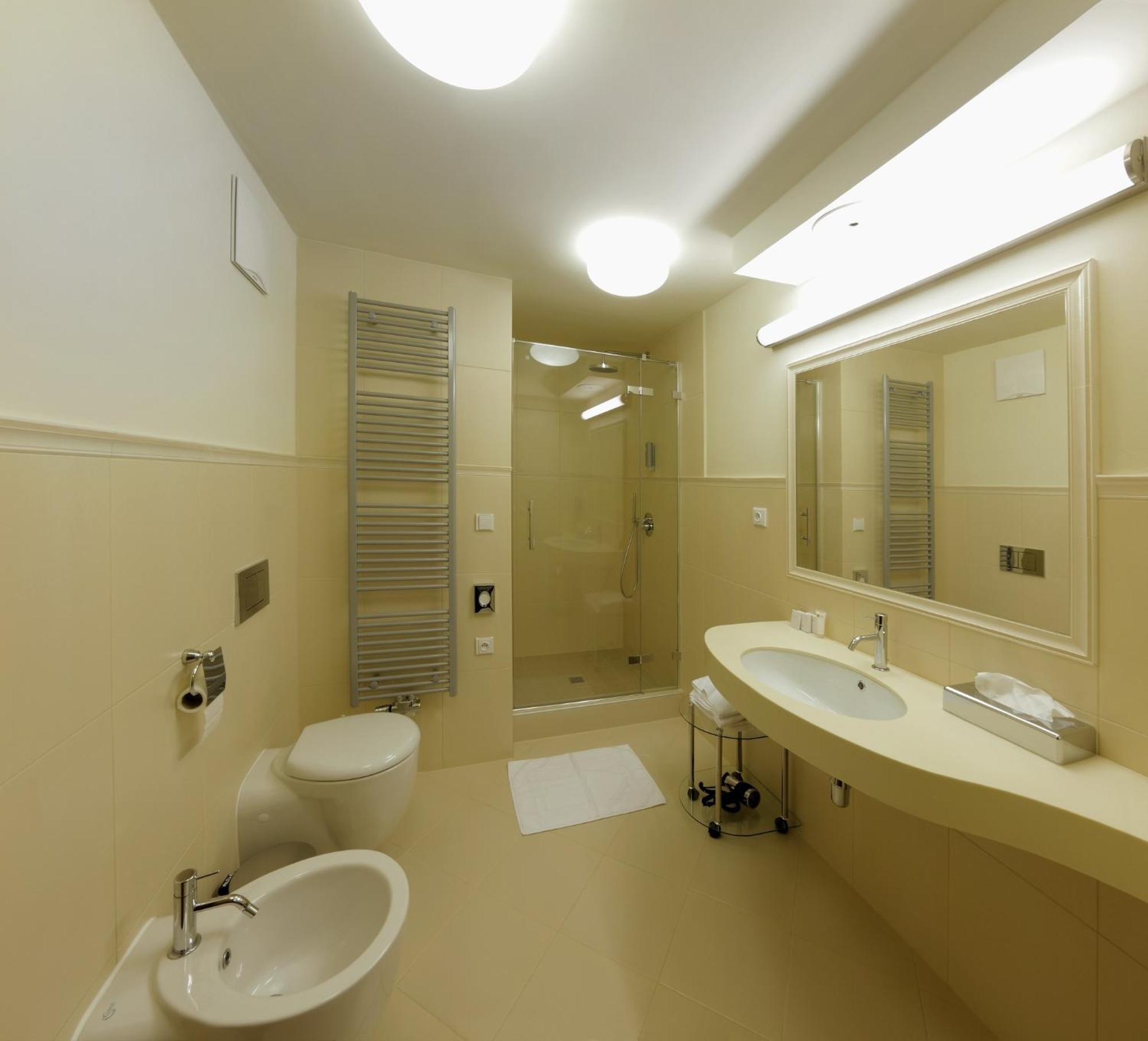 Esmarin Wellness Hotel Mníšek pod Brdy Екстериор снимка