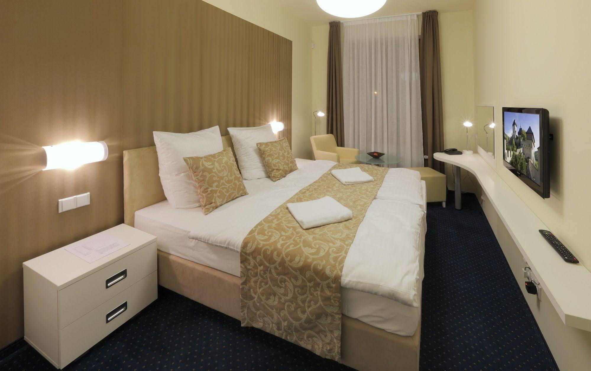 Esmarin Wellness Hotel Mníšek pod Brdy Екстериор снимка