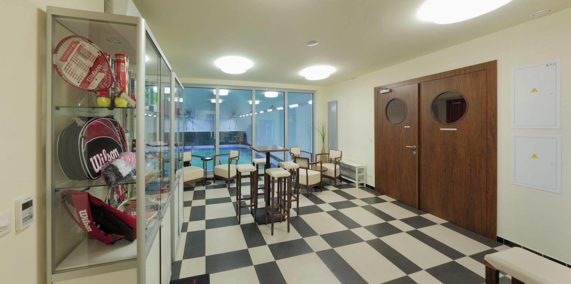 Esmarin Wellness Hotel Mníšek pod Brdy Екстериор снимка